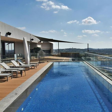 Menlyn Maine Luxury Rentals Претория Екстериор снимка