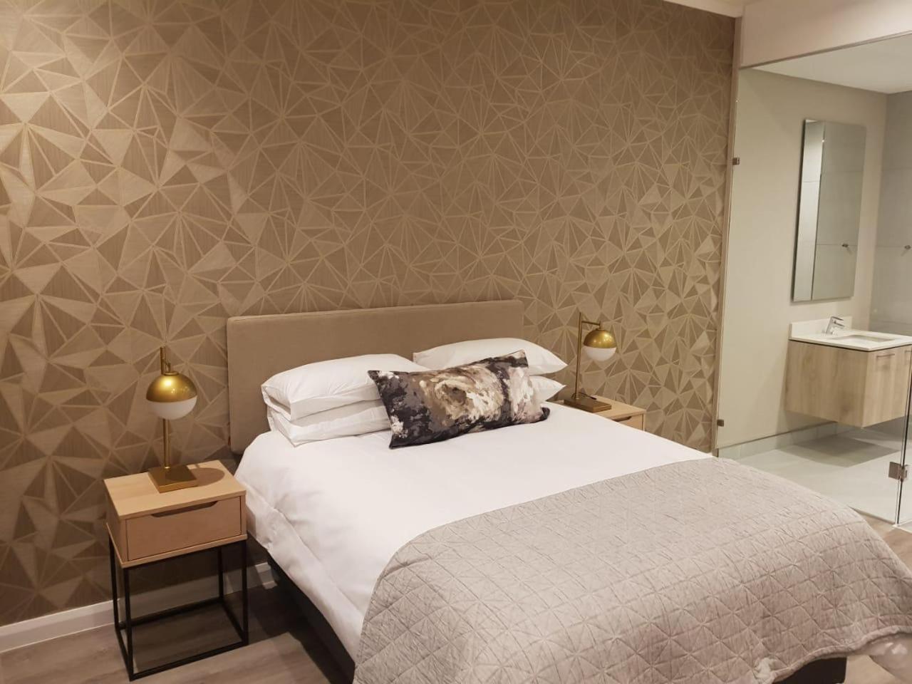 Menlyn Maine Luxury Rentals Претория Екстериор снимка
