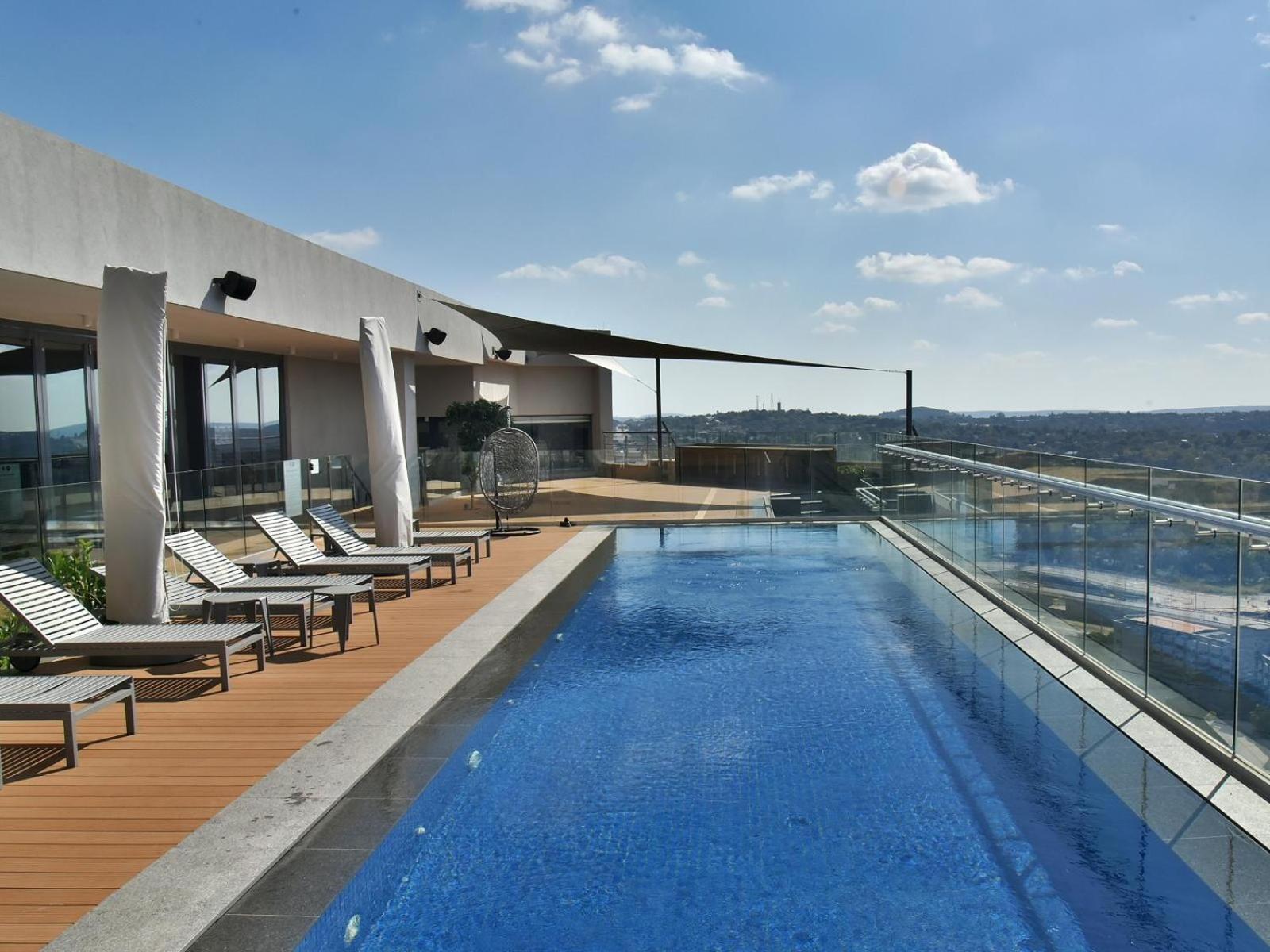 Menlyn Maine Luxury Rentals Претория Екстериор снимка