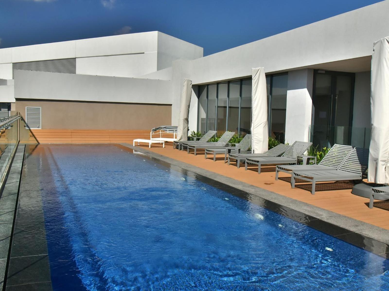 Menlyn Maine Luxury Rentals Претория Екстериор снимка