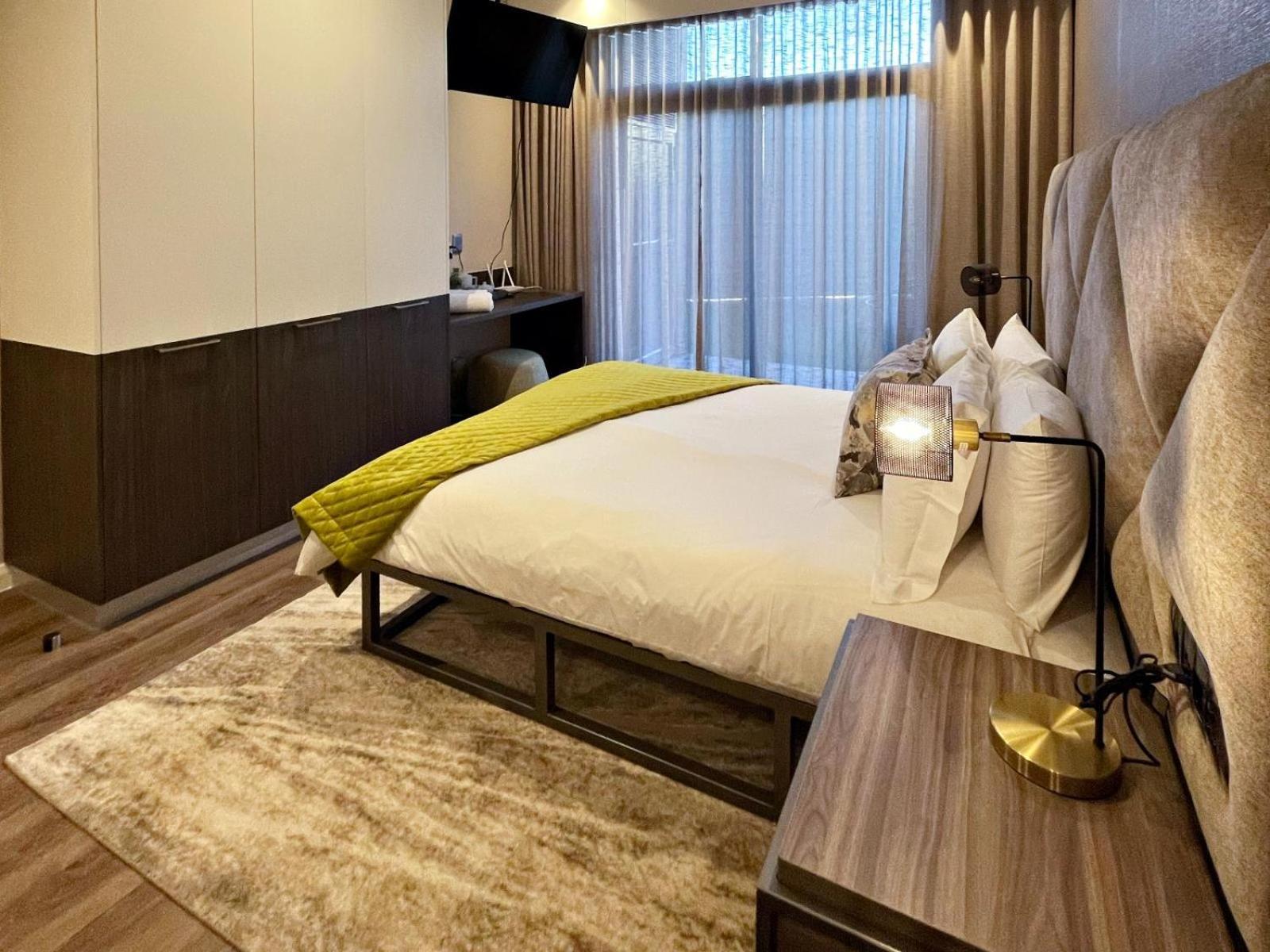 Menlyn Maine Luxury Rentals Претория Екстериор снимка