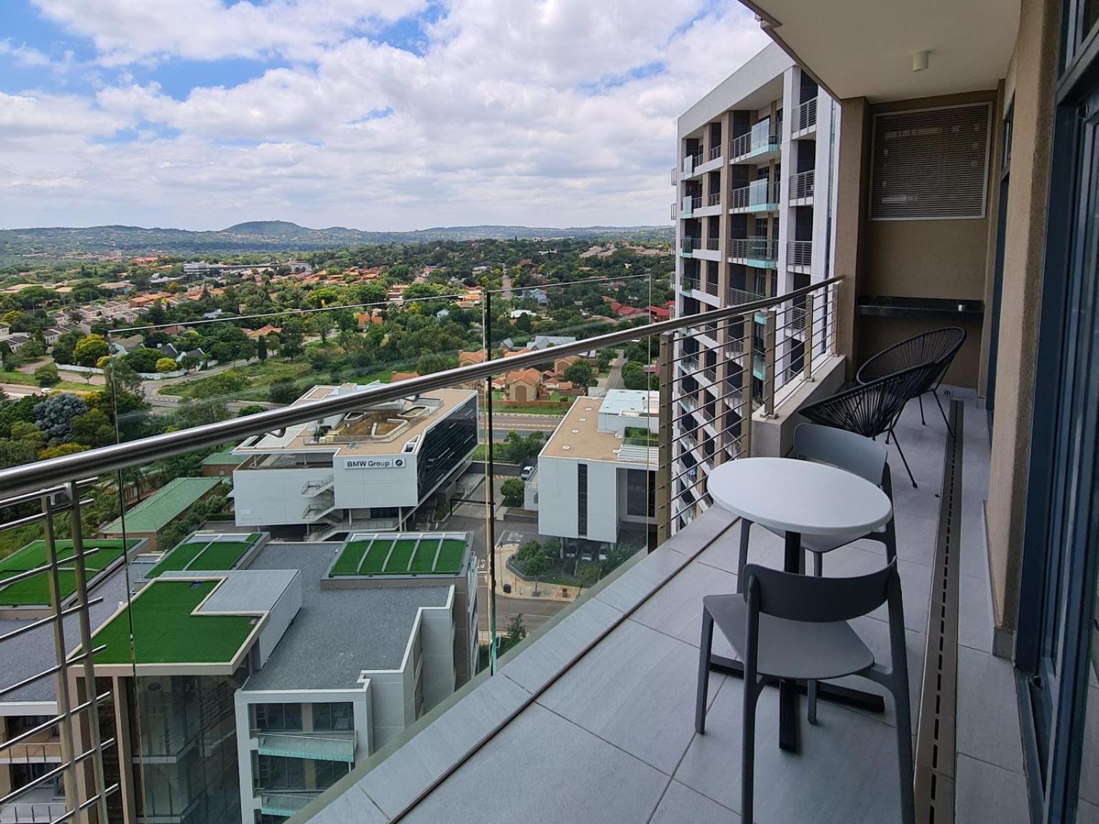 Menlyn Maine Luxury Rentals Претория Екстериор снимка
