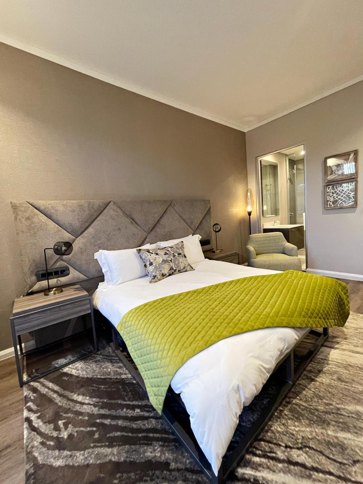 Menlyn Maine Luxury Rentals Претория Екстериор снимка
