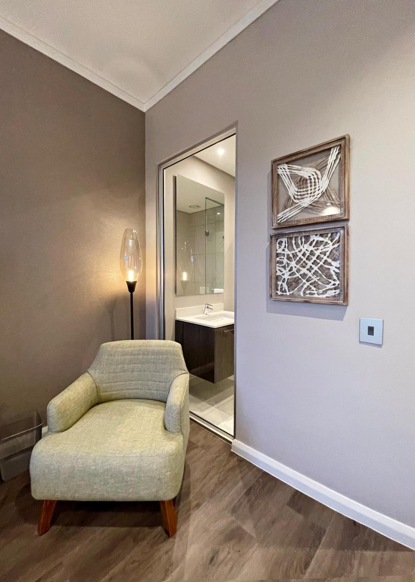 Menlyn Maine Luxury Rentals Претория Екстериор снимка