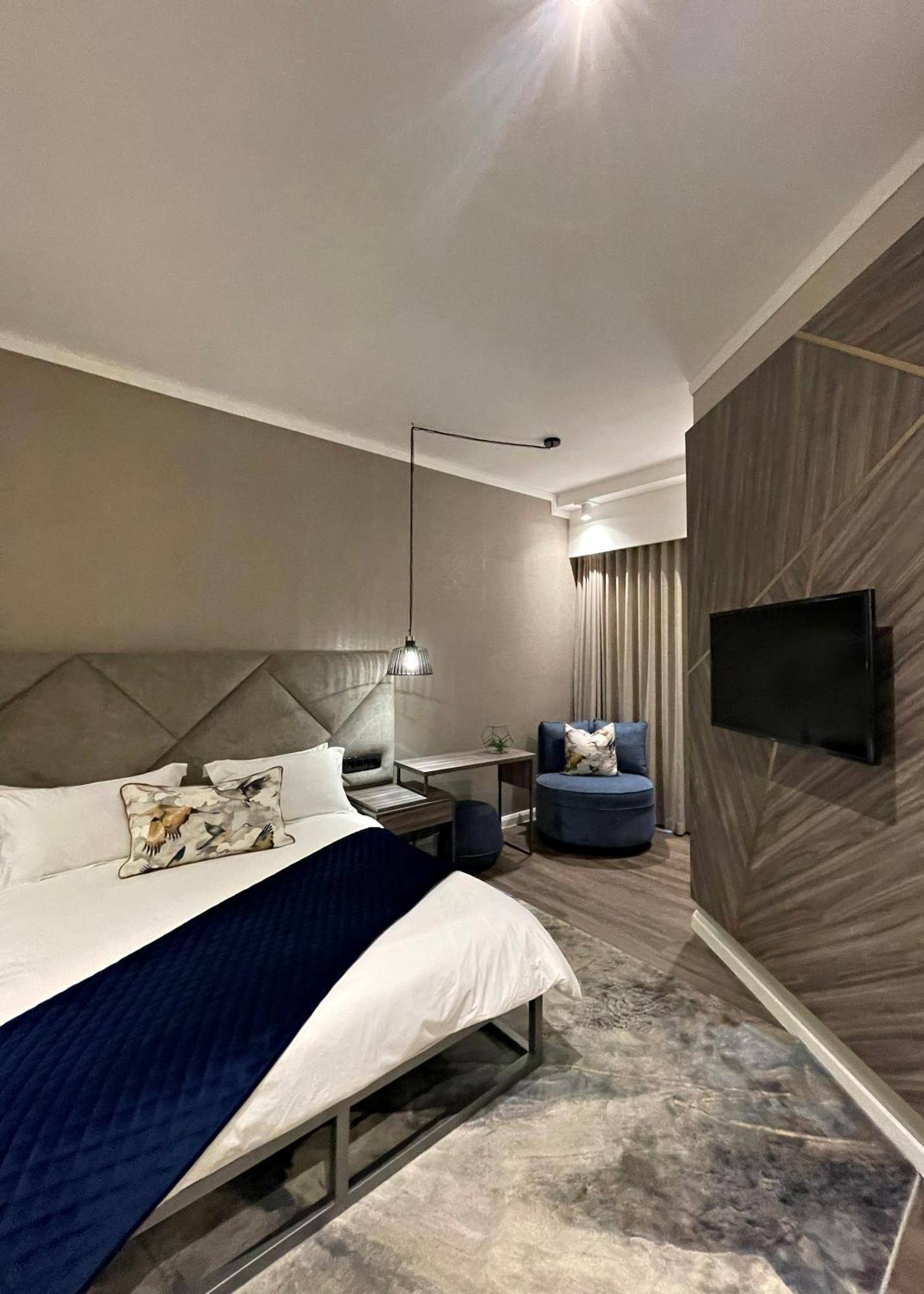 Menlyn Maine Luxury Rentals Претория Екстериор снимка