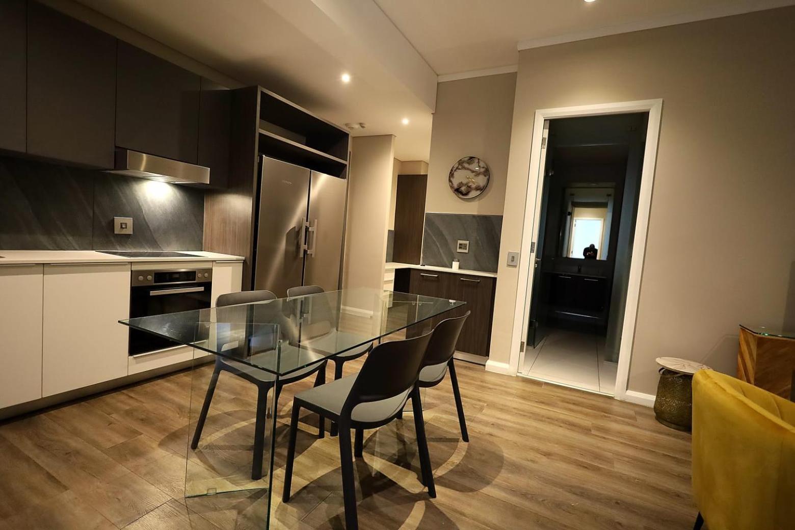 Menlyn Maine Luxury Rentals Претория Екстериор снимка