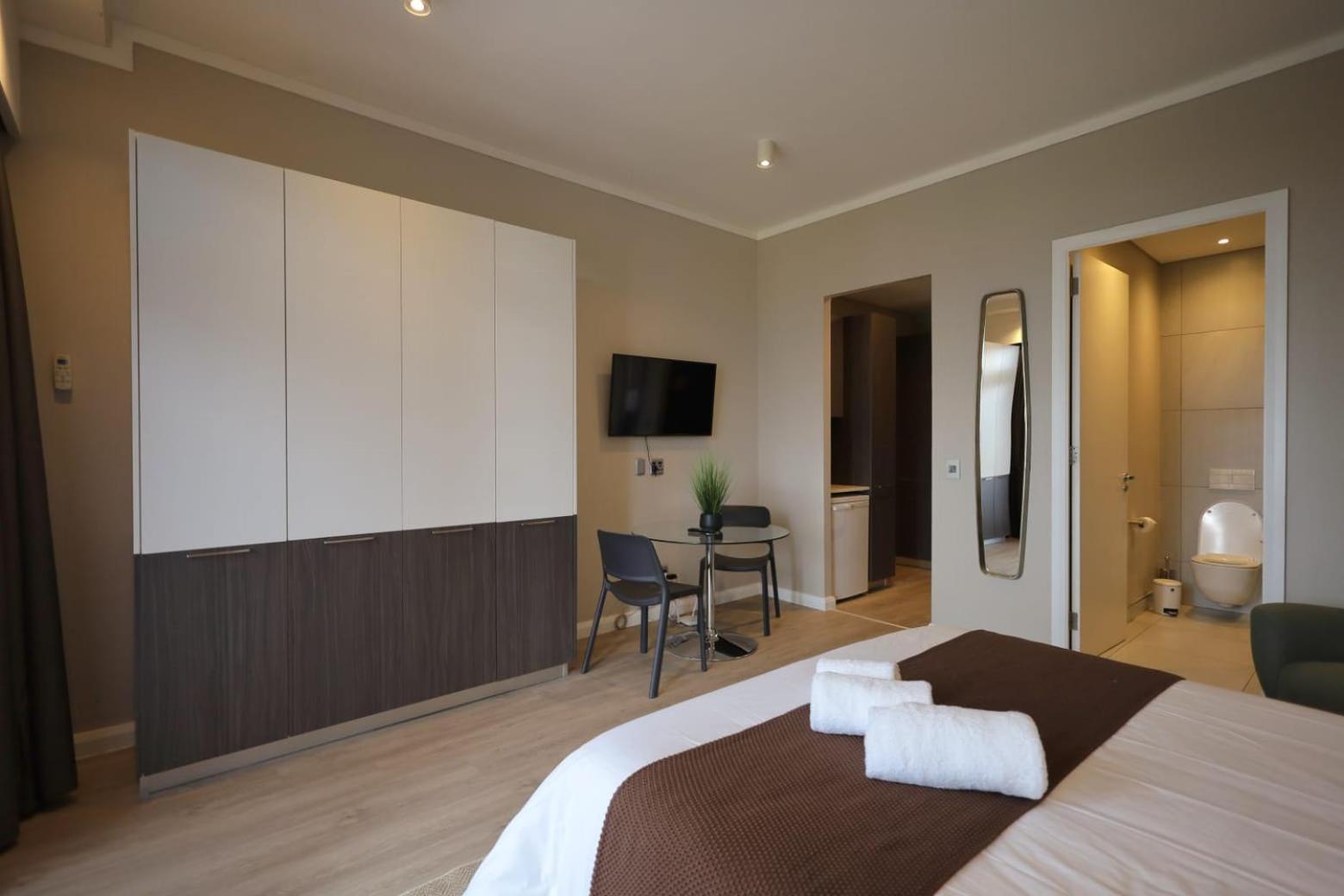 Menlyn Maine Luxury Rentals Претория Екстериор снимка