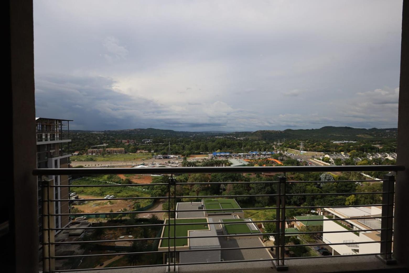 Menlyn Maine Luxury Rentals Претория Екстериор снимка