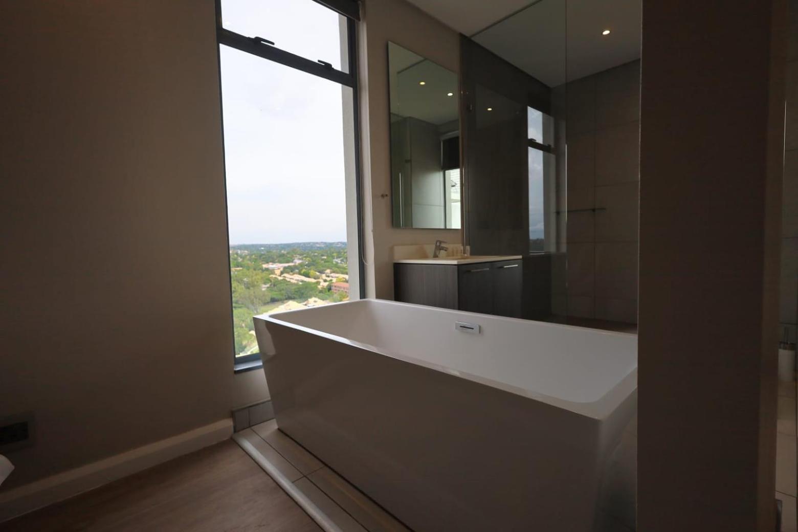 Menlyn Maine Luxury Rentals Претория Екстериор снимка